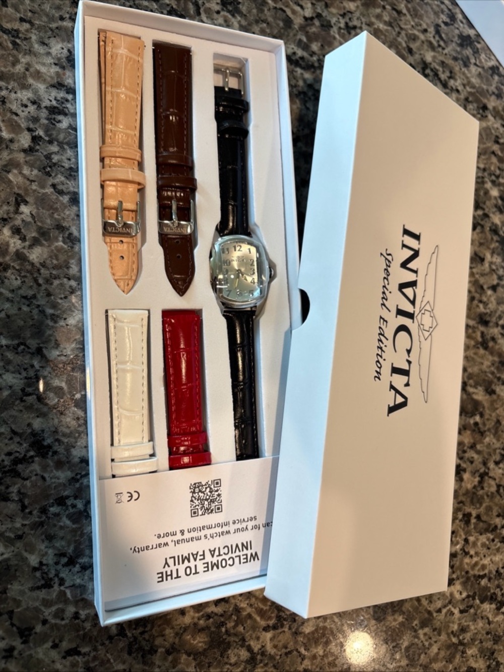 NWT Invicta Lupah Watch with 5 Interchangeable Straps 29mm
